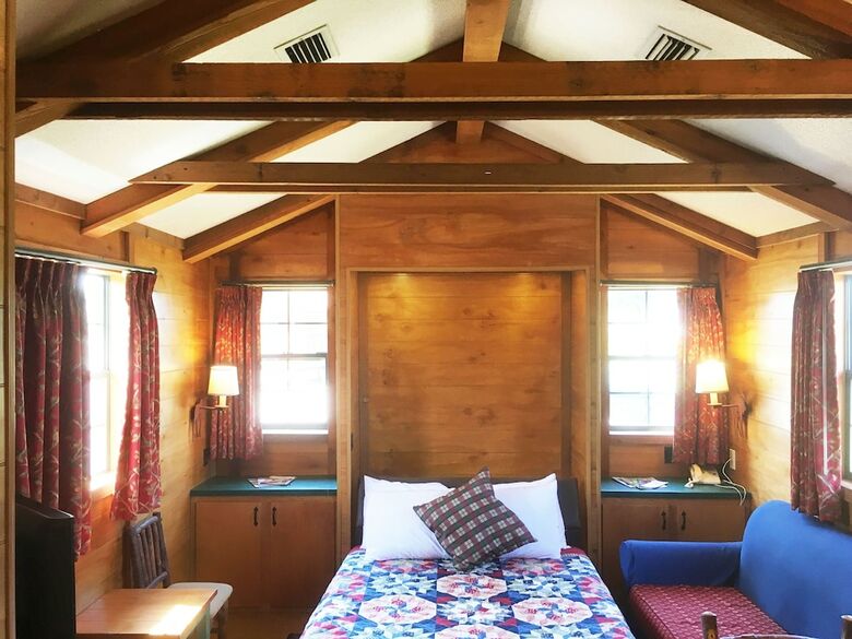 Lake Seminole Country Cabins