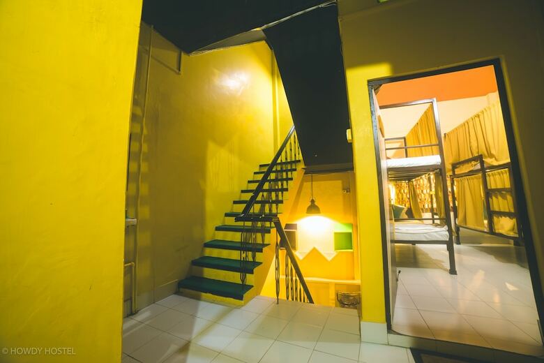 Hostal On The Ghat By Howdy Hostels
