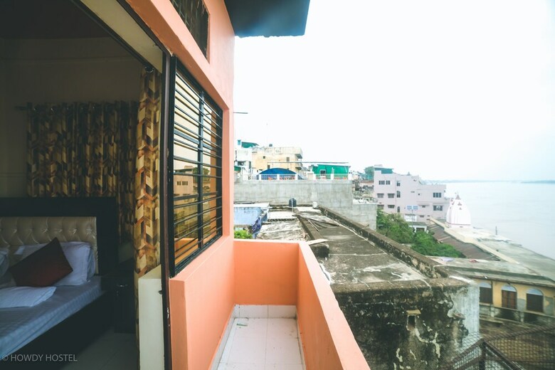 Hostal On The Ghat By Howdy Hostels