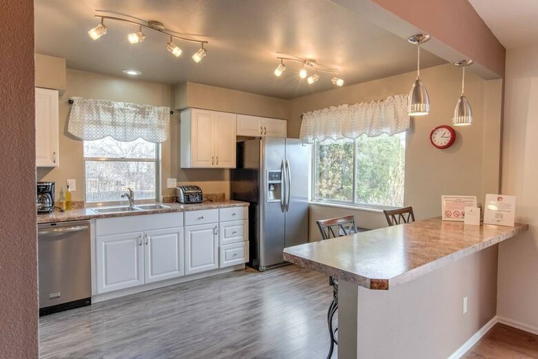 3bdrm Value And Comfortcheyenne Mountain Suburbs!