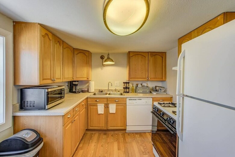 Villa 2 Bdolympic Trainingnear Parks, A Lake, Downtown