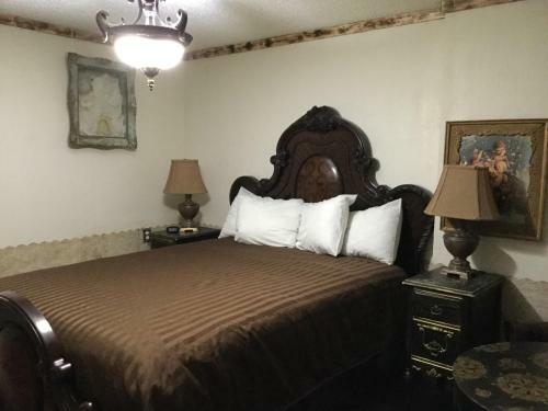 Black Bear Motel
