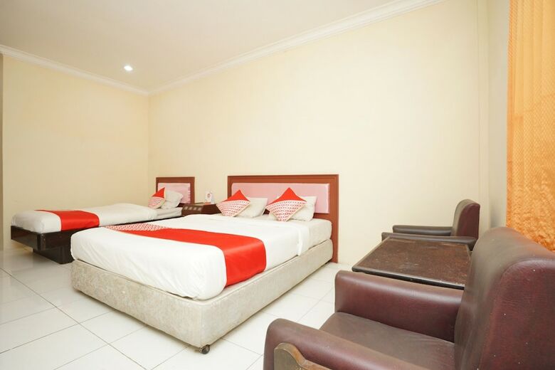 Hostal Oyo 2003 Female Guest House
