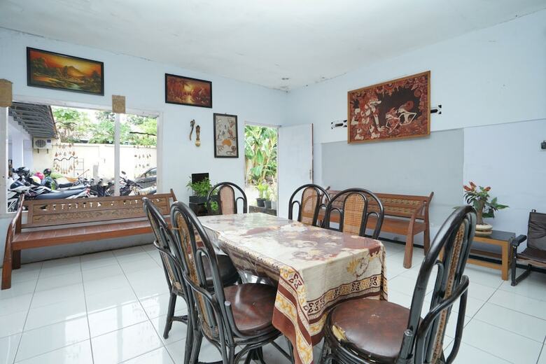 Hostal Oyo 2003 Female Guest House