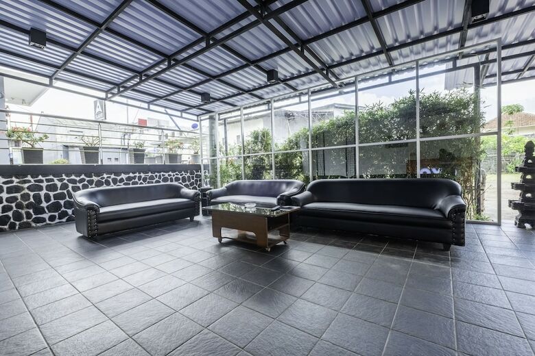 Hotel Oyo 2099 Hz Residence