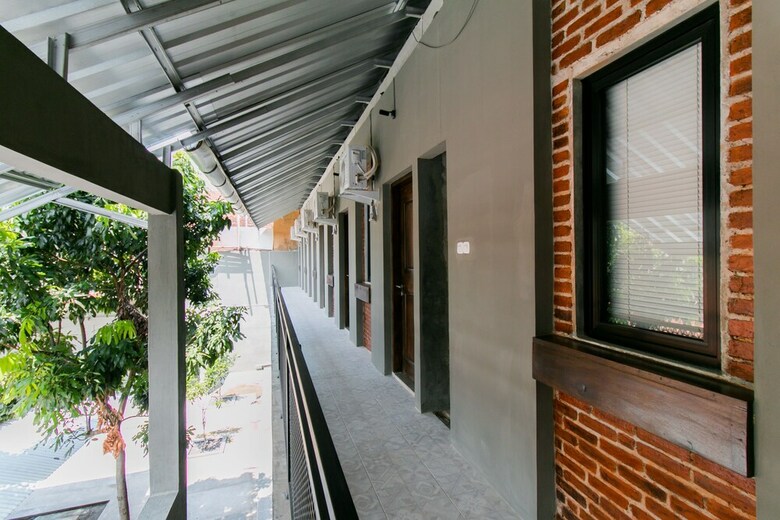 Hotel Oyo 1898 Louise Place