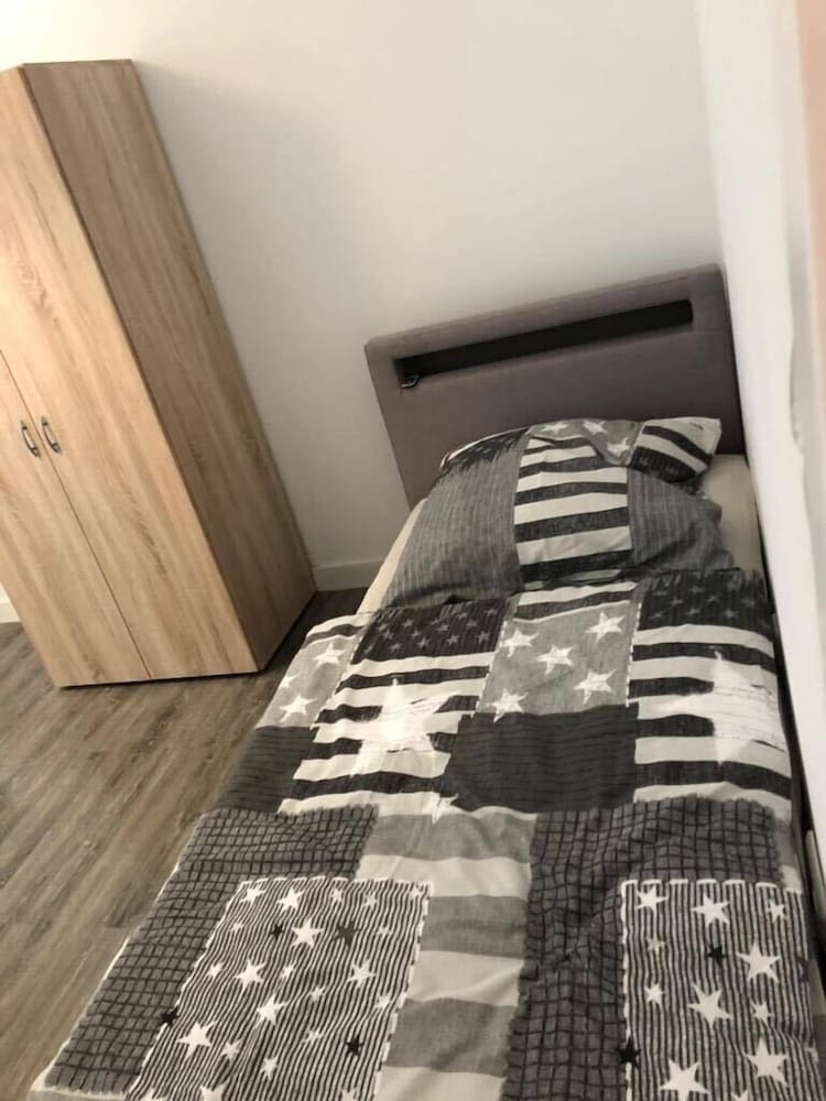 Hostal Godorfer Burg Monteuer Zimmer