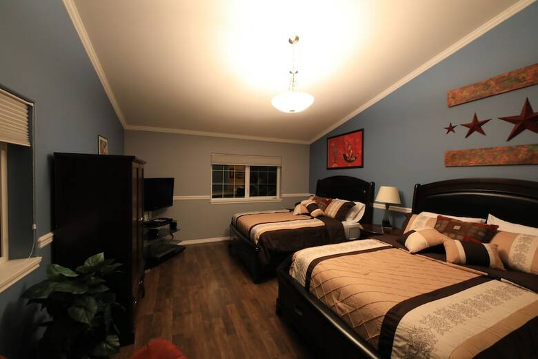 Bed & Breakfast Aurora Pioneer Manor