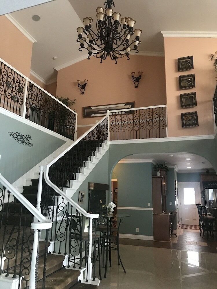 Bed & Breakfast Aurora Pioneer Manor
