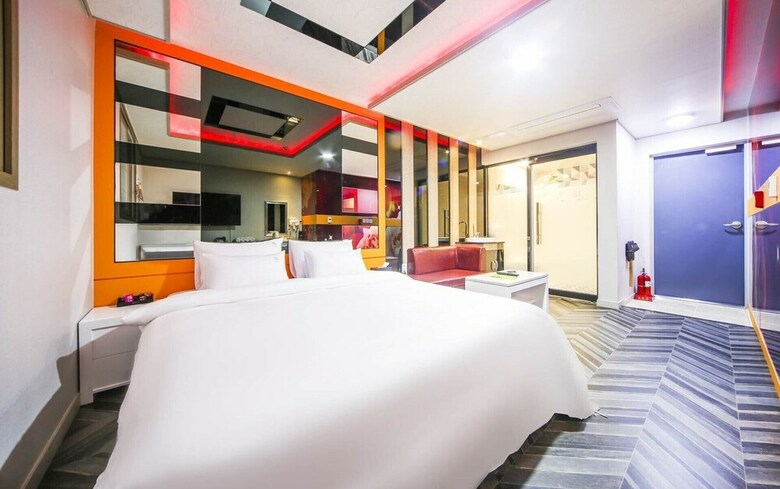Hotel S Motel
