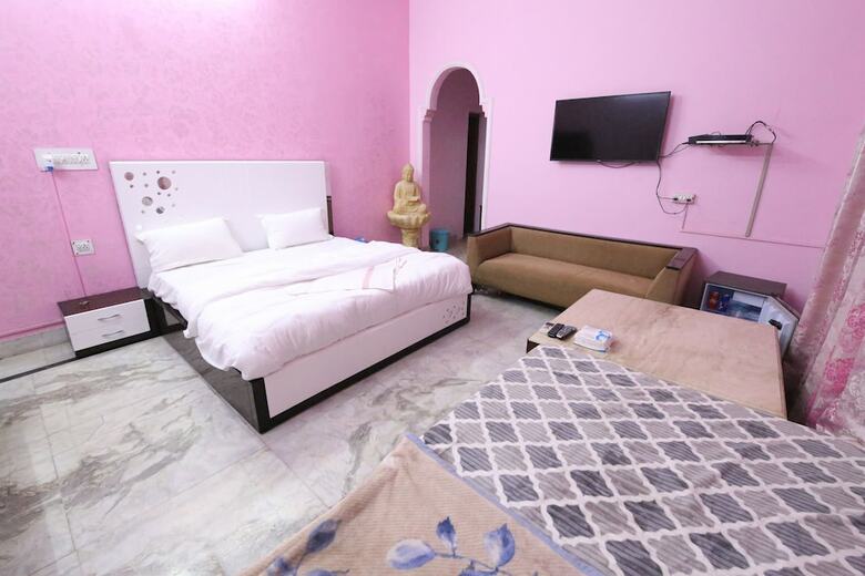 Hotel The Karnal Resort