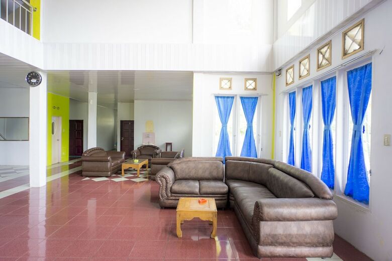Hotel Oyo 2186 Tongging Beach
