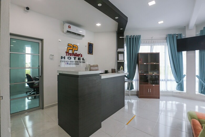 Oyo 89859 Pp Traveller's Hotel