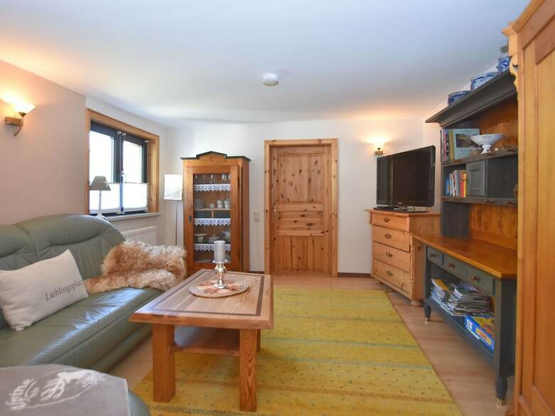 Vintage Hoilday Home In Leina With Pond