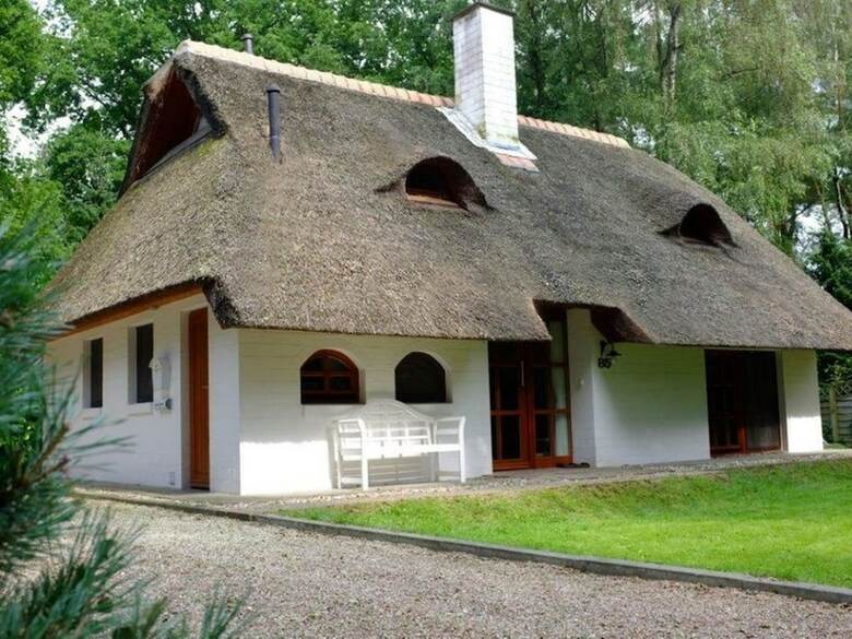 Exclusive Thatched Roof House In The Samtgemeinde Uelsen With Conservatory