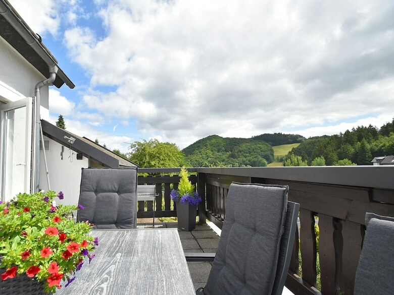 Modern Holiday Home In Deifeld With Private Garden