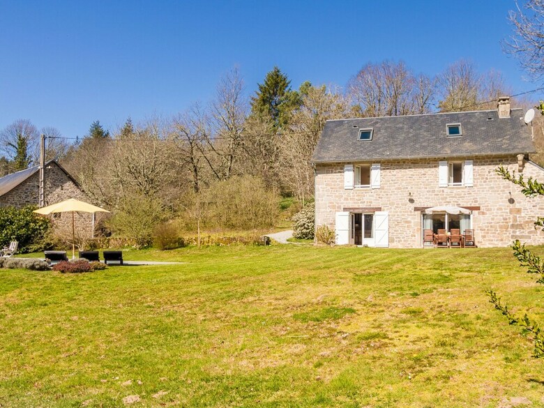 Fantastic Holiday Home In Veix Limousin With Private Pool