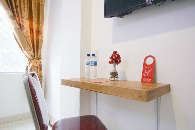 Apartamentos Reddoorz @ Rs Adam Malik Medan