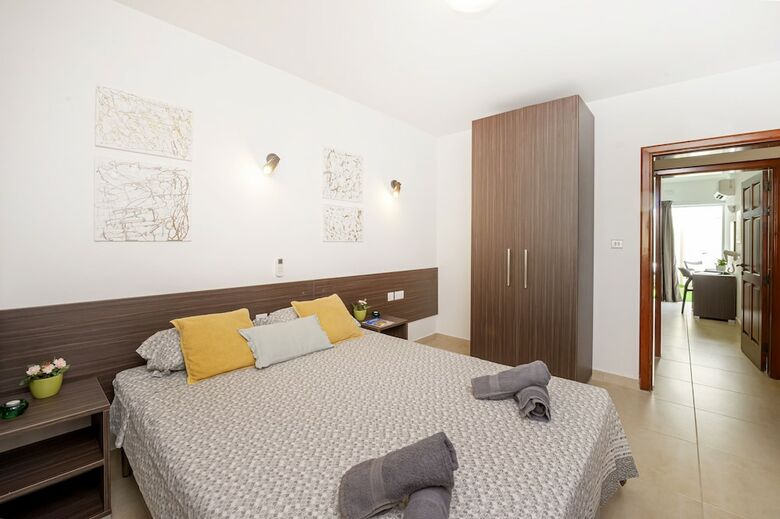 Apartamentos Summer Breeze Maisonette With Terrace