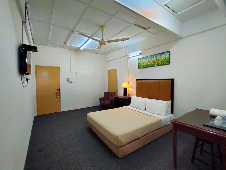 Oyo 89922 The Sarina Hotel & Cafe