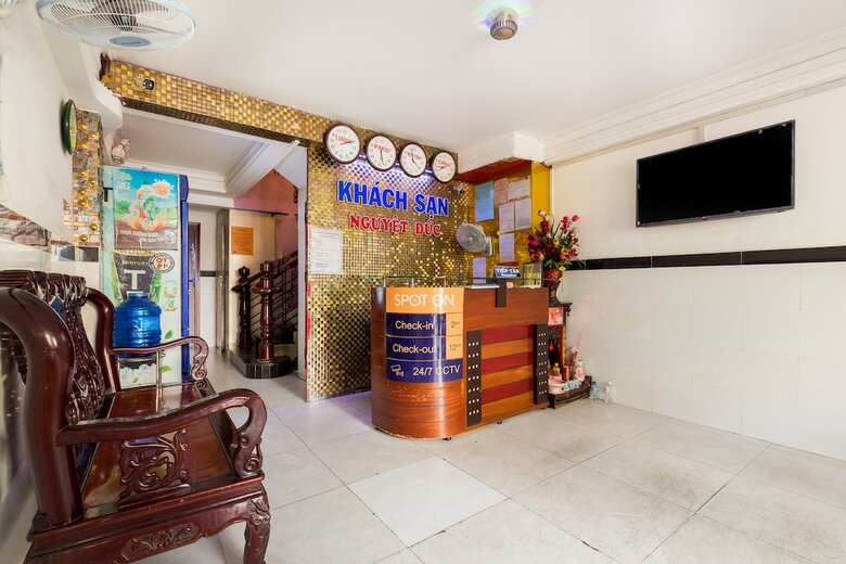 Spot On 905 Nguyet Duc Hotel