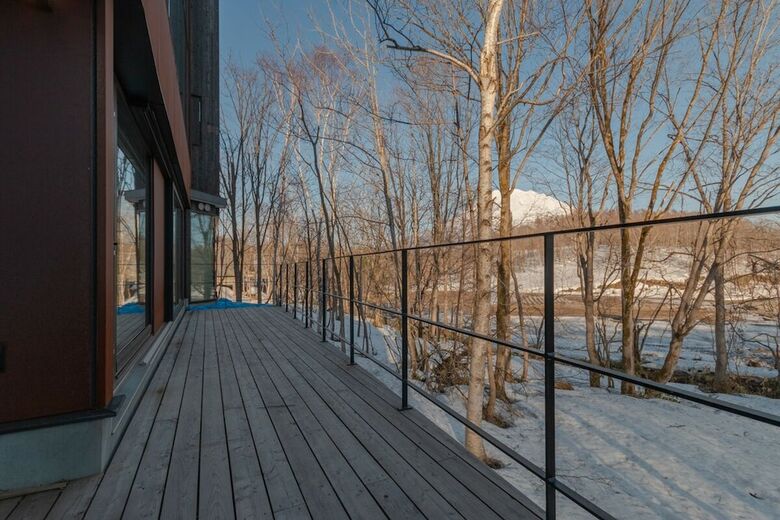 Hideaway On Escarpment By Hokkaido Tracks