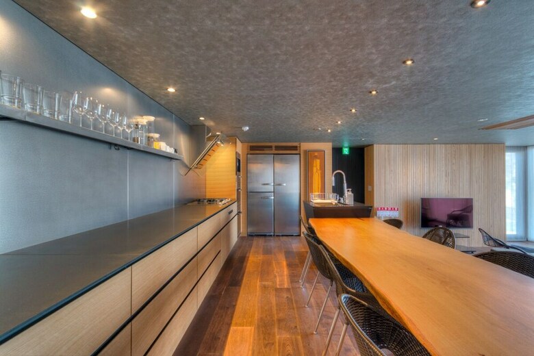 Hideaway On Escarpment By Hokkaido Tracks