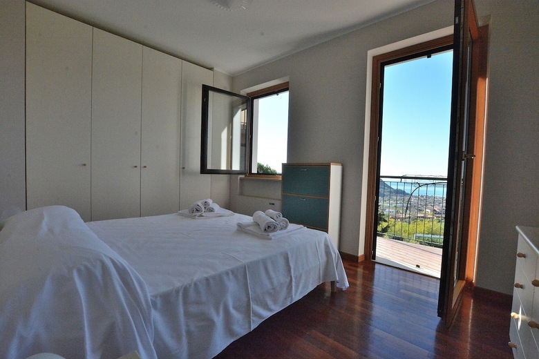 Apartment Montegolo Four With Pool And Lake View
