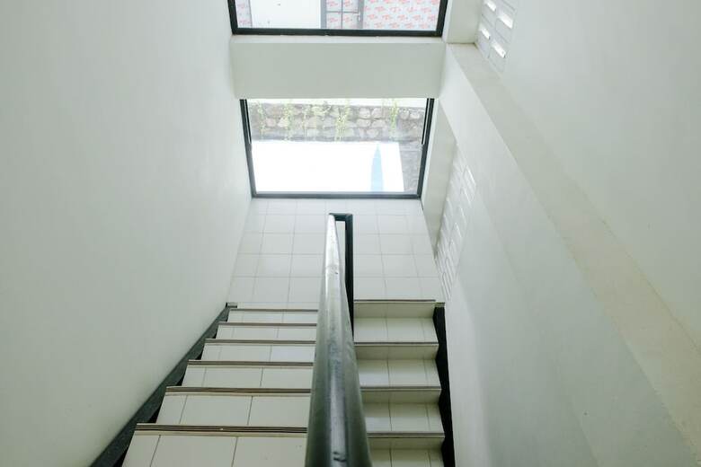 Hostal Oyo 1352 Jember Town Square Residence