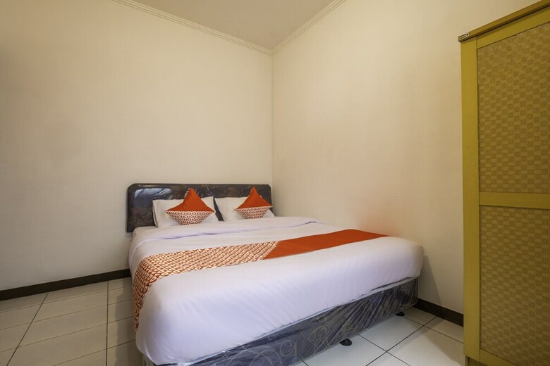 Hotel Oyo 2728 Sinulingga Residence