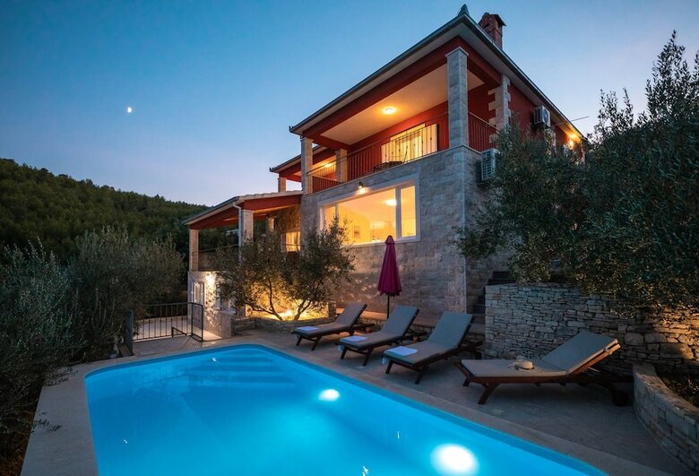 Villa Luxury Stairway To Heaven With Pool