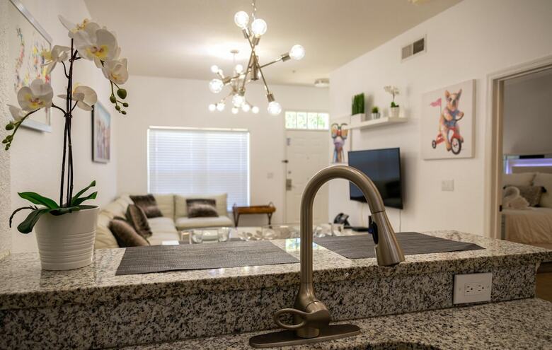 Luxurious Venetian Gem By Orlando Short Term