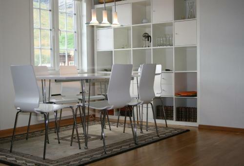 Apartamentos R�ldal Booking
