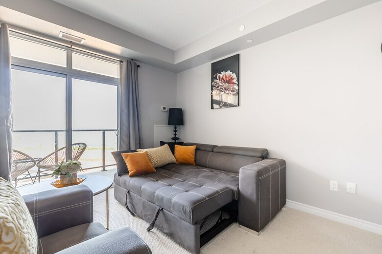 Simply Comfort Modern Hamilton Apartment