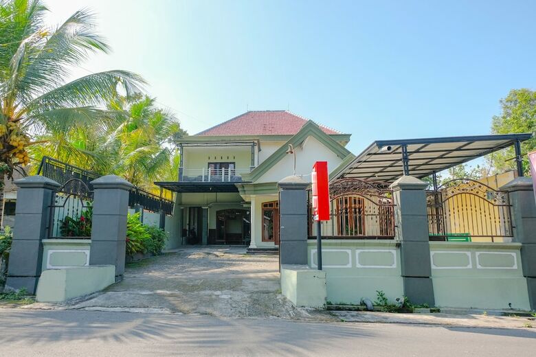 Hostal Griya Kinanthi Family
