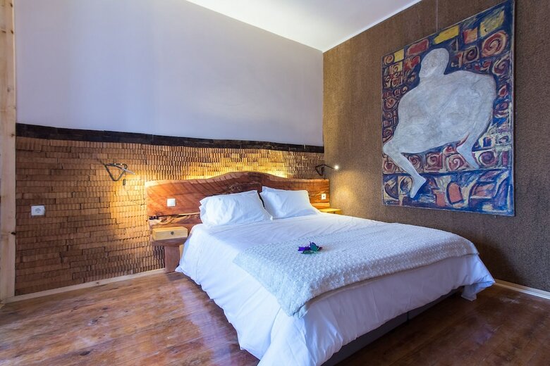Bed & Breakfast Feel At Home Guest House
