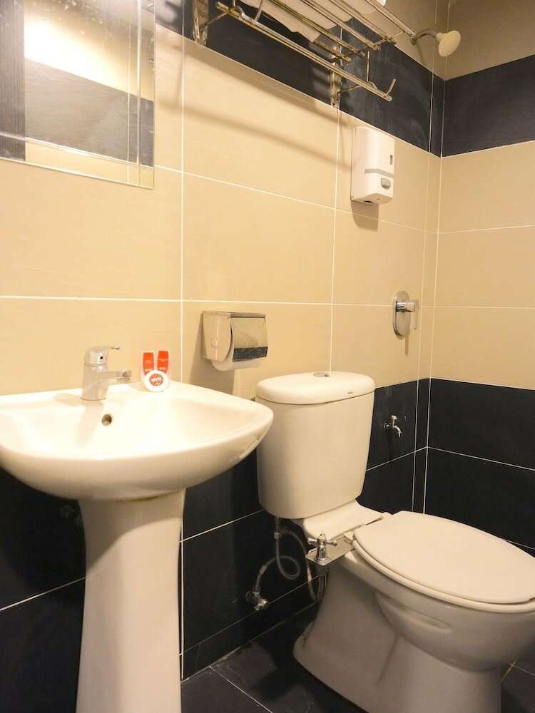 Spot On 89992 Hotel Azra