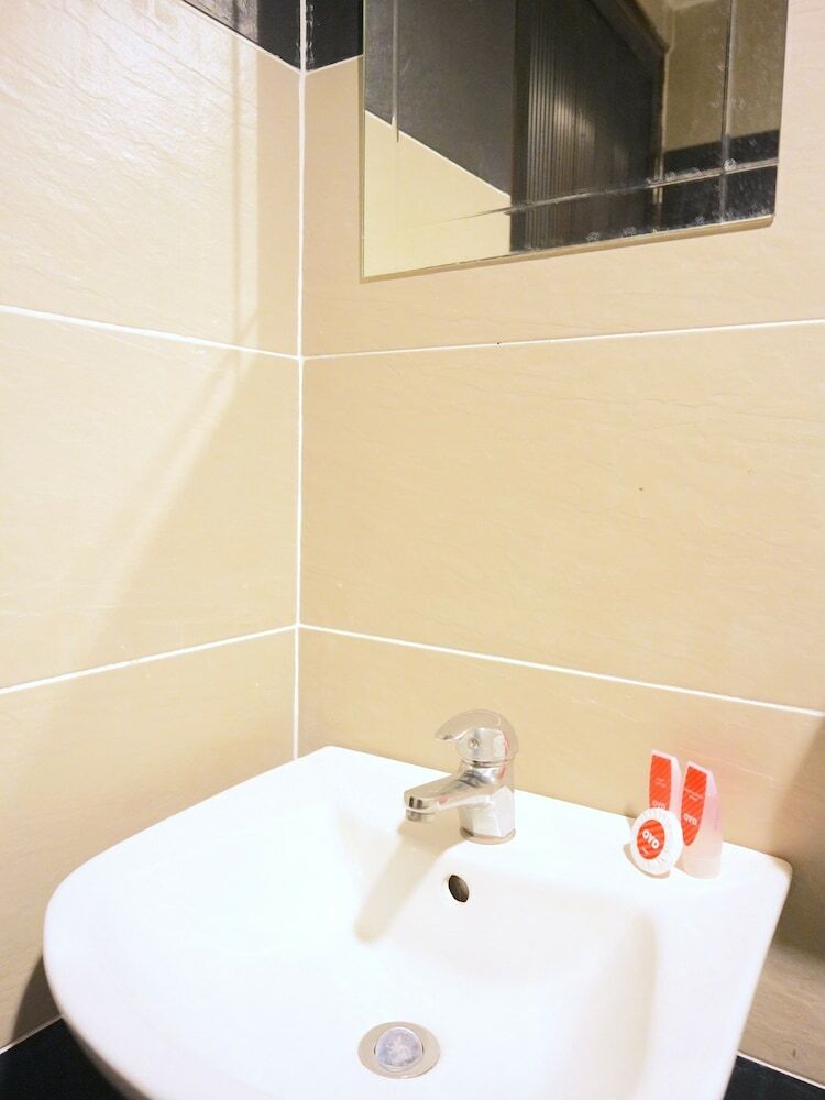 Spot On 89992 Hotel Azra