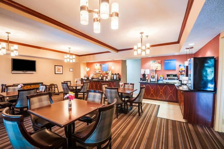Hotel Comfort Inn And Suites