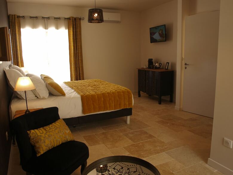Domaine Des Pierres Blanches - B&B