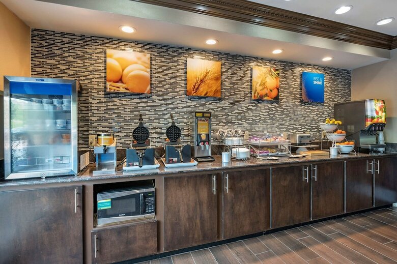 Hotel Quality Inn & Suites