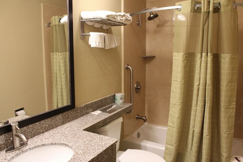 Hotel Travel Inn & Suites