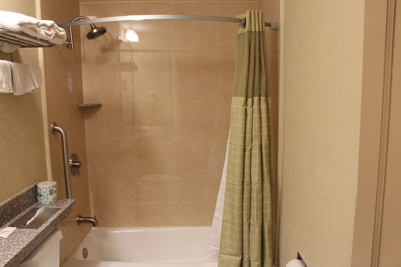 Hotel Travel Inn & Suites