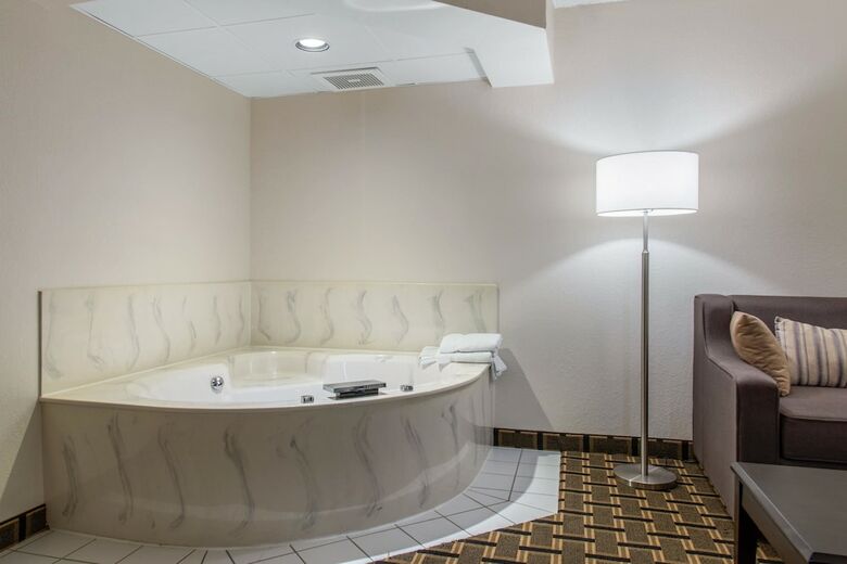 Hotel Quality Inn & Suites