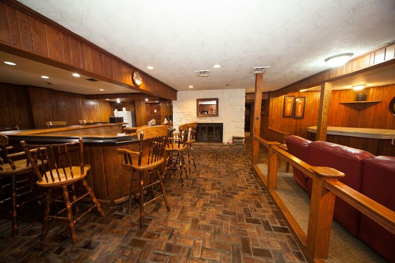 Motel Log Cabin Lodge & Suites
