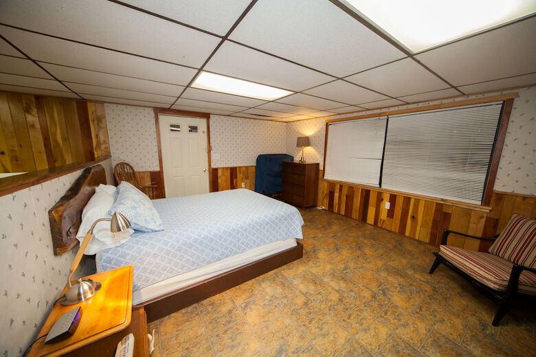 Motel Log Cabin Lodge & Suites