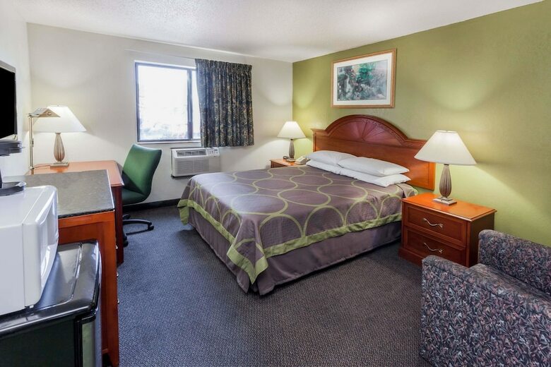 Hotel Super 8 By Wyndham Merrillville