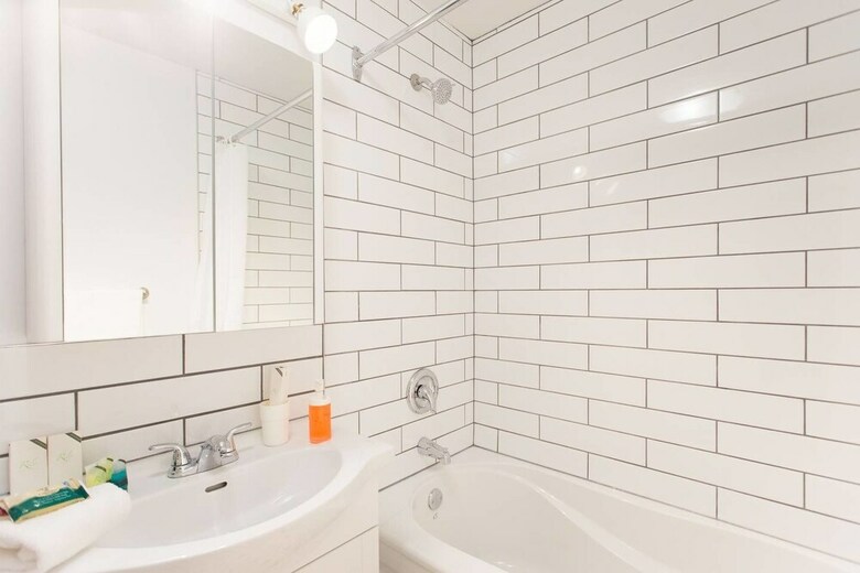 Charming Montreal 3 Bdr Apartment Next To Subway