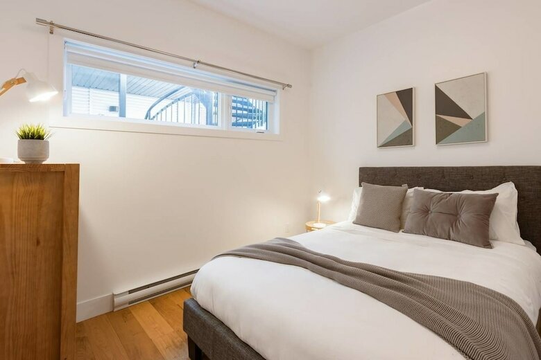 Exquisite Modern Condo In Little Italy