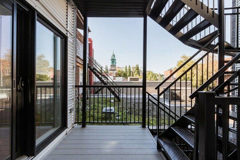 Exquisite Modern Condo In Little Italy